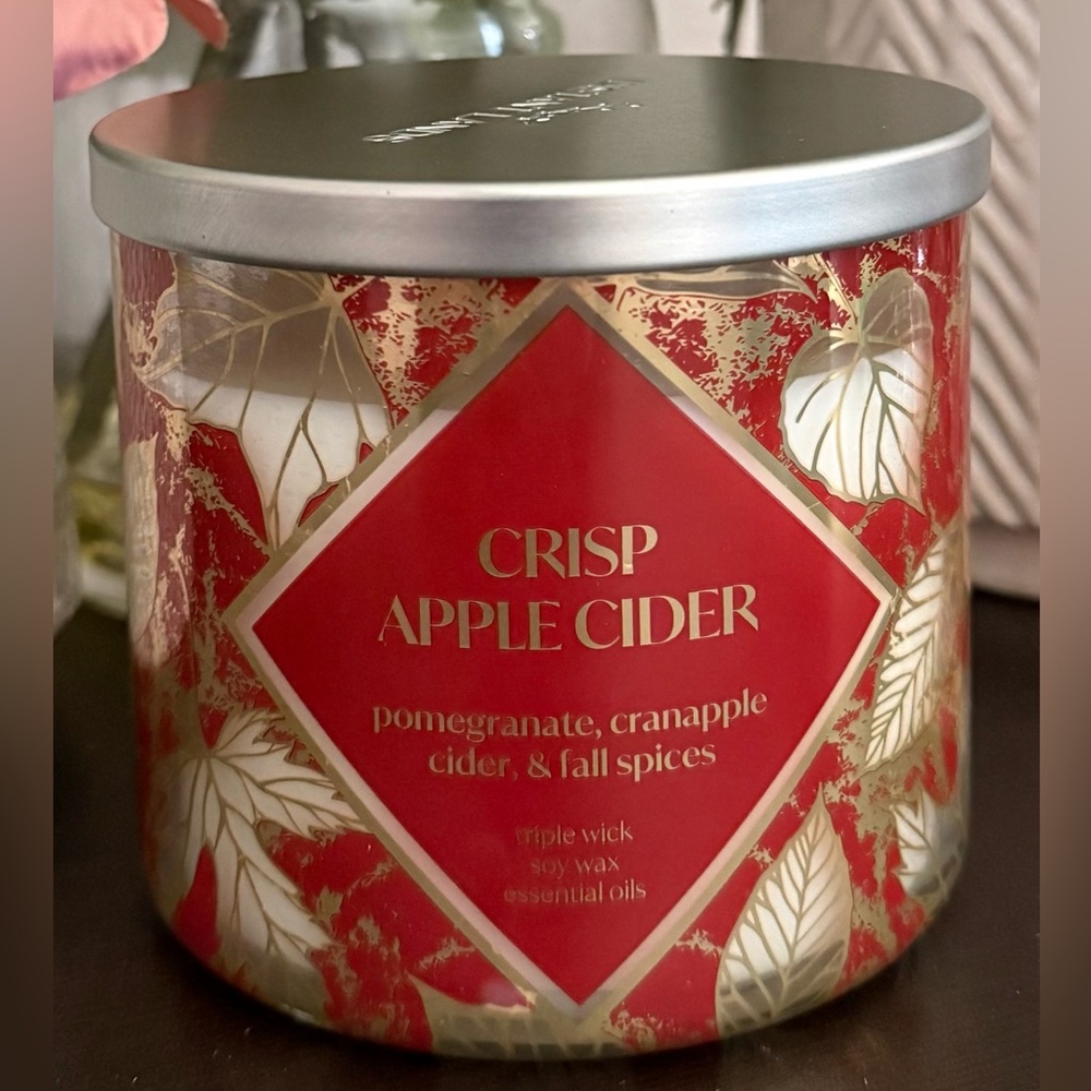 🆕🍎 DISTANT LANDS “CRISP APPLE CIDER” LIMITED EDITION 3-WICK SOY WAX CANDLE. NEW
